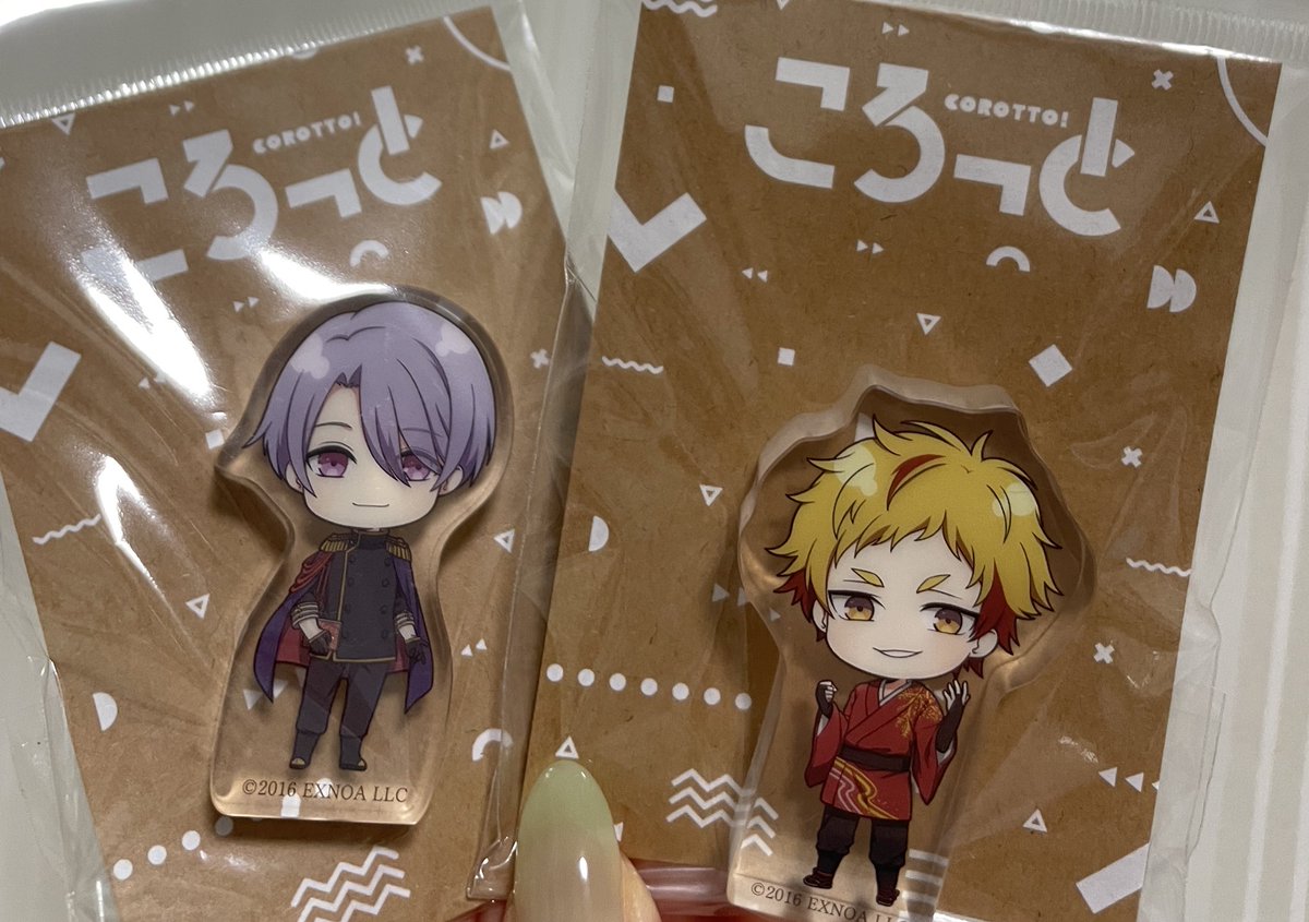 いしかわ君の覚醒アクスタが届きました！保護フィルム一生剥がせない……
ところで今回の文鎮ころっとの台紙が入っててびっくりしました！ころっとになったんだ……