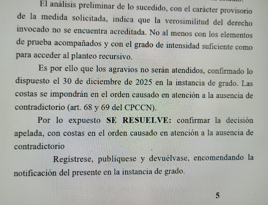 okdobleamarilla's tweet photo. 🚨 #ALERTA | LA JUSTICIA RECHAZÓ LA APELACIÓN DE MORETTI Y HABRÁ ELECCIONES EN SAN LORENZO

📌 La Sala B de la Cámara Civil confirmó la decisión del Juzgado Civil 51 (23/12/2025) de rechazar la medida cautelar que solicitaba la suspensión de la acefalía decretada en la reunión de CD (16/12/2025)

📌 De esta manera, los socios del “Ciclón” podrán elegir autoridades el próximo 30 de mayo

📸 @MarceCulotta