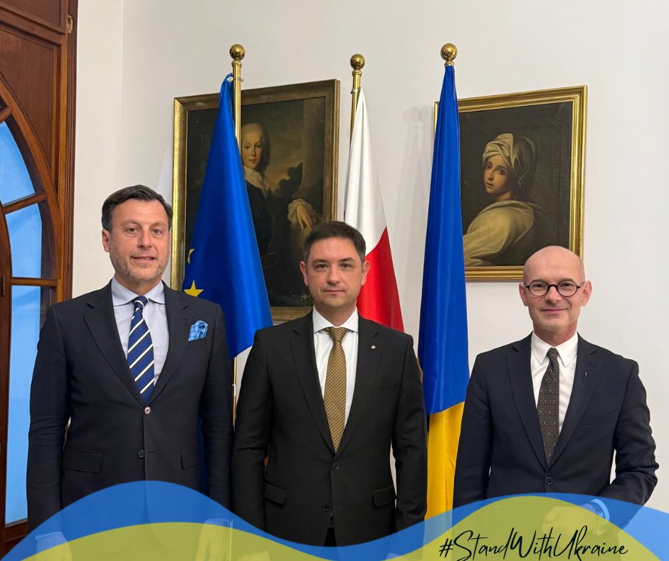 Un moment de dialogue et de solidarité à l’occasion de la 4ᵉ année depuis le début de l’invasion à grande échelle de l’Ukraine. 🤝🇵🇱🇺🇦🇪🇺

#standwithUkraine #SlavaUkraini #Poland #EU