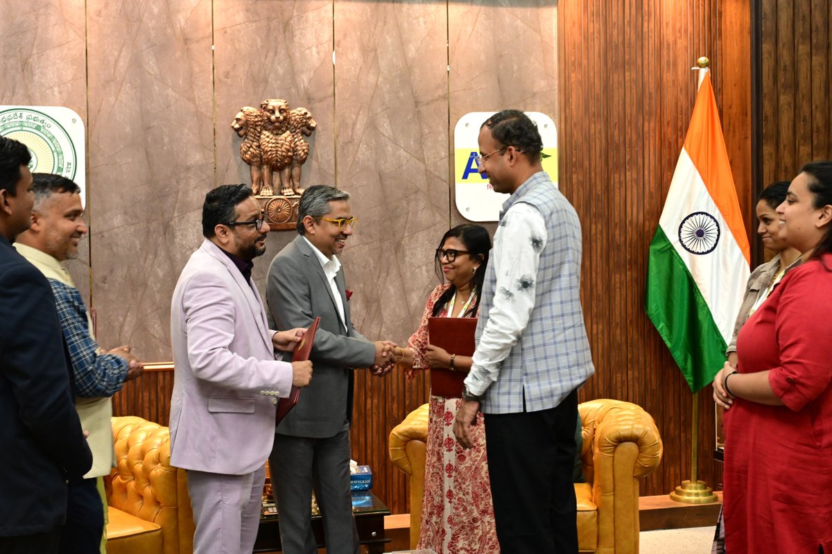Biovalley2's tweet photo. ✨Building India's Next - Generation Genomic Ecosystem. To advance this in 🇮🇳, #Biovalley, #DefineBio & @4baseCare have signed an MoU to launch a Next-Generation Sequencing (NGS) facility at @AP_MedTechZone, boosting data-driven precision healthcare and personalized medicine.✨ https://t.co/TMFdGVKArJ