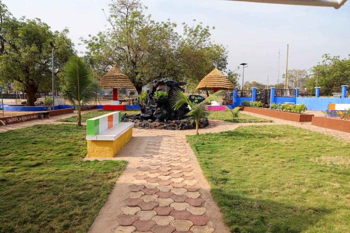 Promovilles_SN's tweet photo. Le Président de la République, Son Excellence Monsieur Bassirou Diomaye Diakhar FAYE a effectué une visite des infrastructures réalisées par le Programme de Modernisation des Villes (PROMOVILLES) dans la Commune de Kédougou ce dimanche 8 février 2026. https://t.co/SmOFYWcHtC