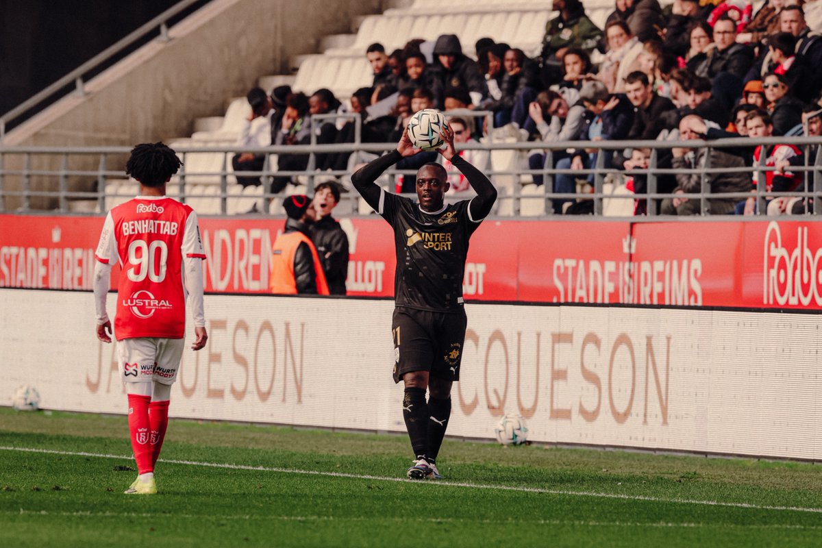 ➕1️⃣ Un point à Reims

Solides et solidaires, nos Amiénois ramènent un nul (0-0) face à l’un des favoris. Un point qui compte avant la réception de Troyes. #TeamASC 🤍🖤