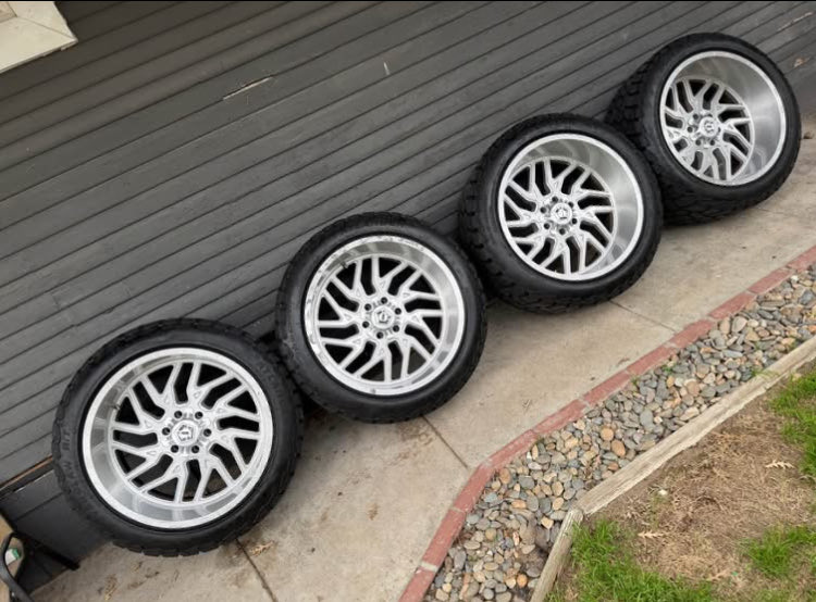 KevinLinds19589's tweet photo. TIS brand wheels 
22x12 -44 offset 
6 lug 
6x5.5 lug pattern 
33x12.50r22 R/T about 10,000 miles on them 
Chevy/Toyota 

Minor curb rash on 3 a good amount of curb rash on one that I started sanding to fix 

800 obo

#trending #tires https://t.co/qhjwFmI6Zd
