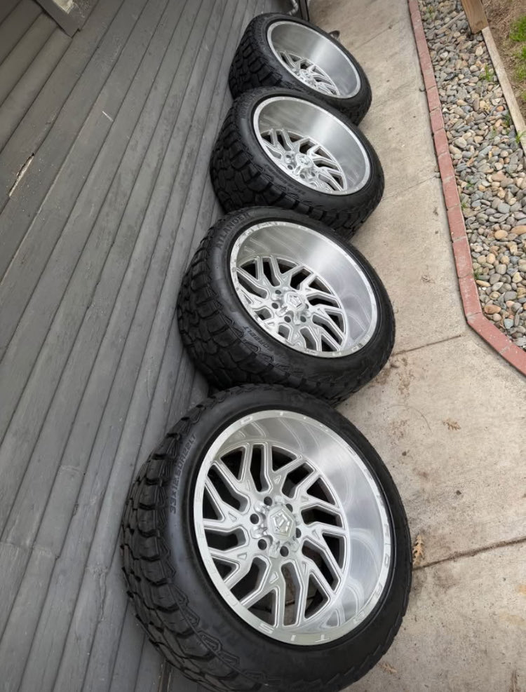KevinLinds19589's tweet photo. TIS brand wheels 
22x12 -44 offset 
6 lug 
6x5.5 lug pattern 
33x12.50r22 R/T about 10,000 miles on them 
Chevy/Toyota 

Minor curb rash on 3 a good amount of curb rash on one that I started sanding to fix 

800 obo

#trending #tires https://t.co/qhjwFmI6Zd