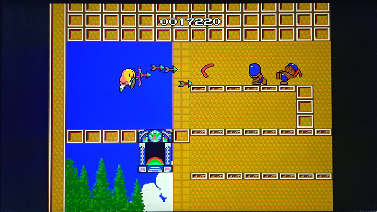 moetarou7's tweet photo. 1990年2月23日 #PCエンジン #HuCARD #ニュージーランドストーリー が #タイトー より発売!
アーケードから移植のACTゲーム。
起伏に富んだステージを武器や乗り物を駆使しして進み、囚われている仲間のキウィを助けるとステージクリア。
移植度は上々で、見た目の可愛らしさに反して割と難易度は高い。 https://t.co/J5XhxU4cir