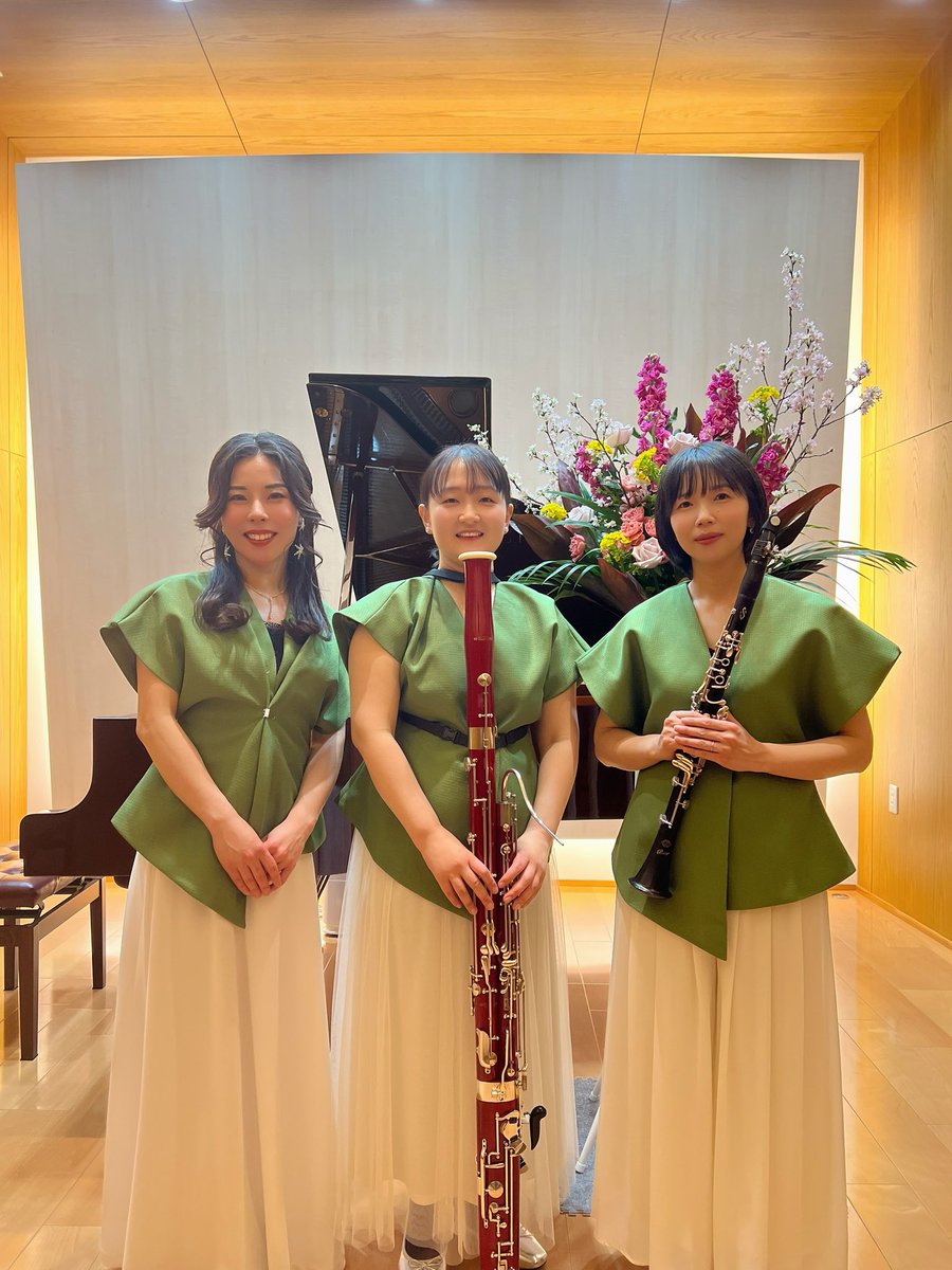tomomy72pf's tweet photo. 2/22🐈猫の日
Trio Berg⛰️犬山でのサロンコンサート
今回は衣装を揃えてみました👘
トラブルもありましたが3人なら乗り越えられると改めて思いました🤝
今回演奏したメンデルスゾーンとブルッフ、すごく好きになったのでまたどこかで演奏したいです🎶
お越しくださった皆様、ありがとうございました。 https://t.co/cNa62b2tOK