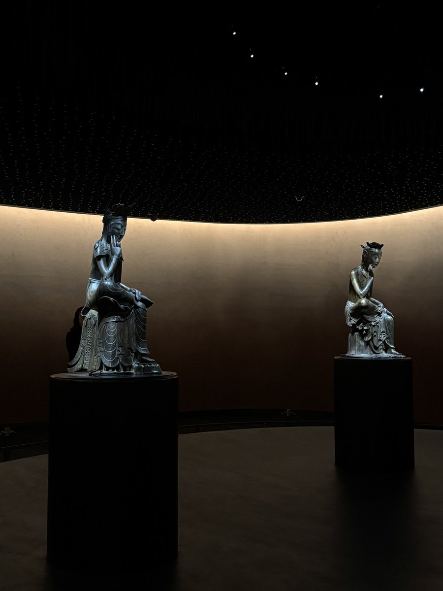 2 (♡i) tweet media