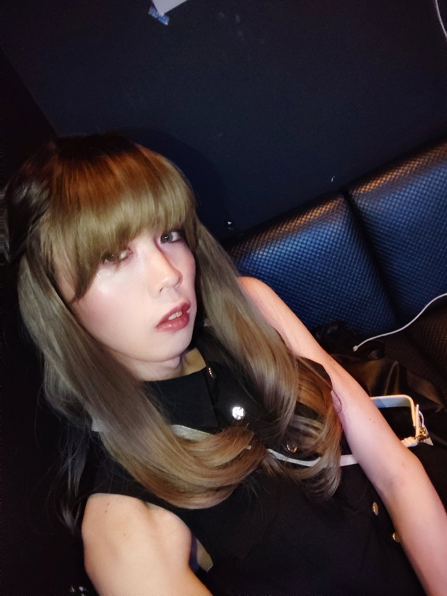 newtype_uni's tweet photo. 最近は六本木のクィーン目指してます笑
今は女の子だったり男の子だったり6:4くらいで働いてますー✨️ https://t.co/PGvAi4m5Fj