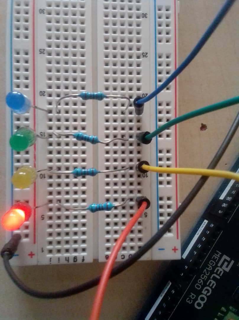 noah_okegbe's tweet photo. Using Arduino uno to make a traffic light robot.  organised by Noah Okegbe Technology https://t.co/PrqB2iu4Rv
