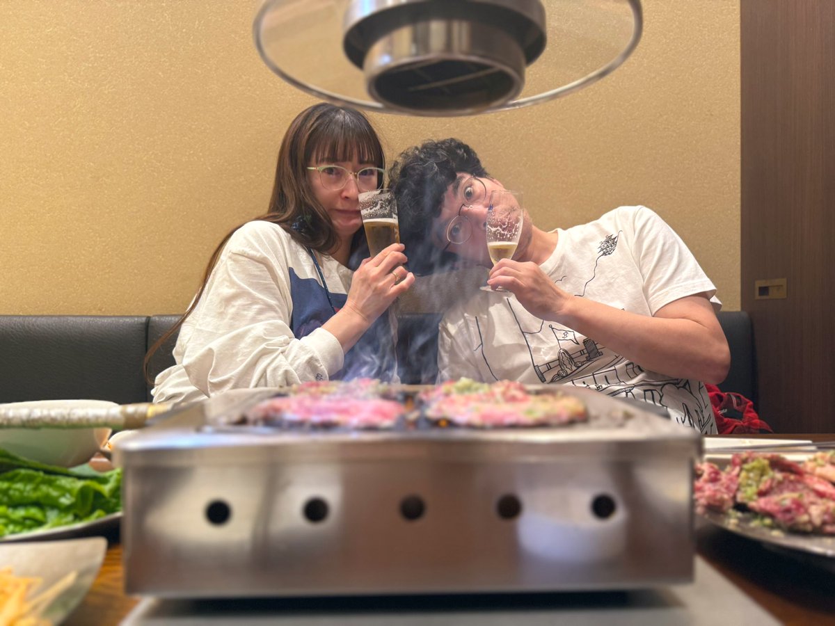 JinKatagiri_now's tweet photo. 子供たちが大きくなって、なかなか家族全員が揃いにくくなったけど、今日はみんなで焼肉‼️ 
いっぱい食べていっぱい話した！
2/3から20日遅れの #結婚記念日 
髭を剃り忘れたので口を隠すも… https://t.co/59dWxvKX5s