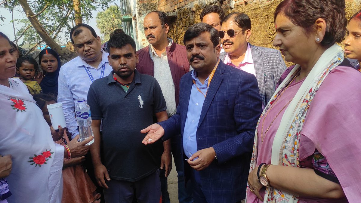 MoHFW_INDIA's tweet photo. Mass Drug Administration (MDA) drive in Sheikhpura district, Bihar intensifies efforts to eliminate Lymphatic Filariasis.

Door-to-door awareness, supervised medicine distribution &amp; community participation are key to a Filariasis-free India.

#MDA #EndFilariasis https://t.co/kOKgyv8SbK