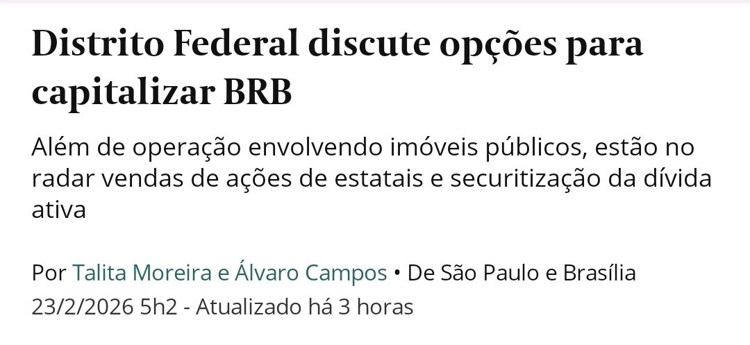 Dedé só está sentado, esperando a hora certa de entrar em cena.