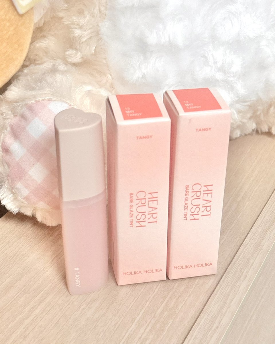 cosmeb2anii's tweet photo. 한 달에 립만 오억 개씩 사는 사람인데
글로스도 아니고 틴트 공병은 진짜 오랜만…

주인공은 홀리카홀리카 탱이 🍊

봄웜라면 그냥 하나쯤은 꼭 가지고 있어야만
이런 고명도 형광기 립 말아주는 브랜드 흔치 않다
유일하게 쟁여두고 쓰는 색조템 !! https://t.co/71i3gubI0c