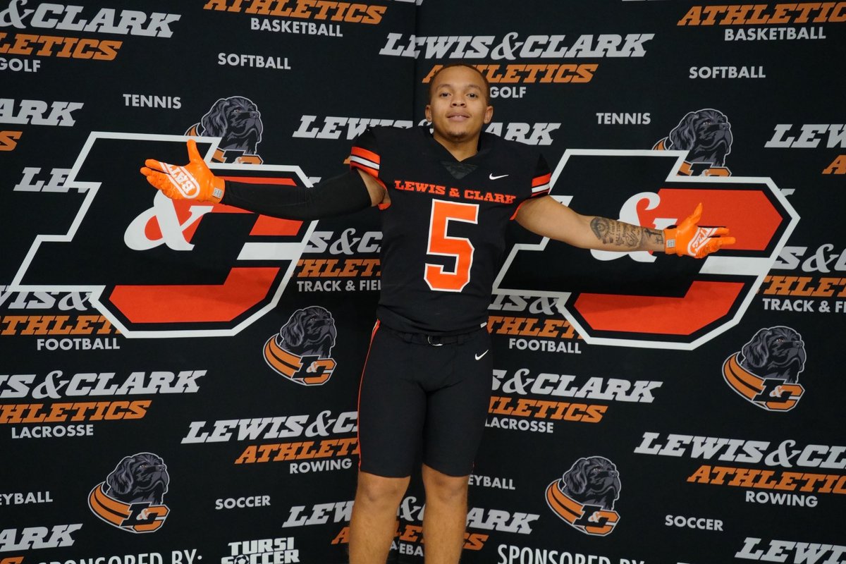 DamarRobinson_'s tweet photo. Had an amazing official visit at Lewis and Clark i appreciate @CoachAJones and @coachbelliott for having me out I had a lot of fun!!
@E_Edwards49 @coachbcrouse @CoachRob1997 @HHSJagsRecruits @HeritageFtball 
#notcommited #officalvisit #lewisandclark https://t.co/8z0RWuWROY