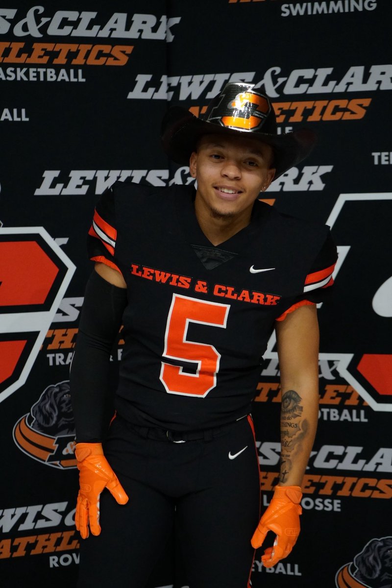 DamarRobinson_'s tweet photo. Had an amazing official visit at Lewis and Clark i appreciate @CoachAJones and @coachbelliott for having me out I had a lot of fun!!
@E_Edwards49 @coachbcrouse @CoachRob1997 @HHSJagsRecruits @HeritageFtball 
#notcommited #officalvisit #lewisandclark https://t.co/8z0RWuWROY