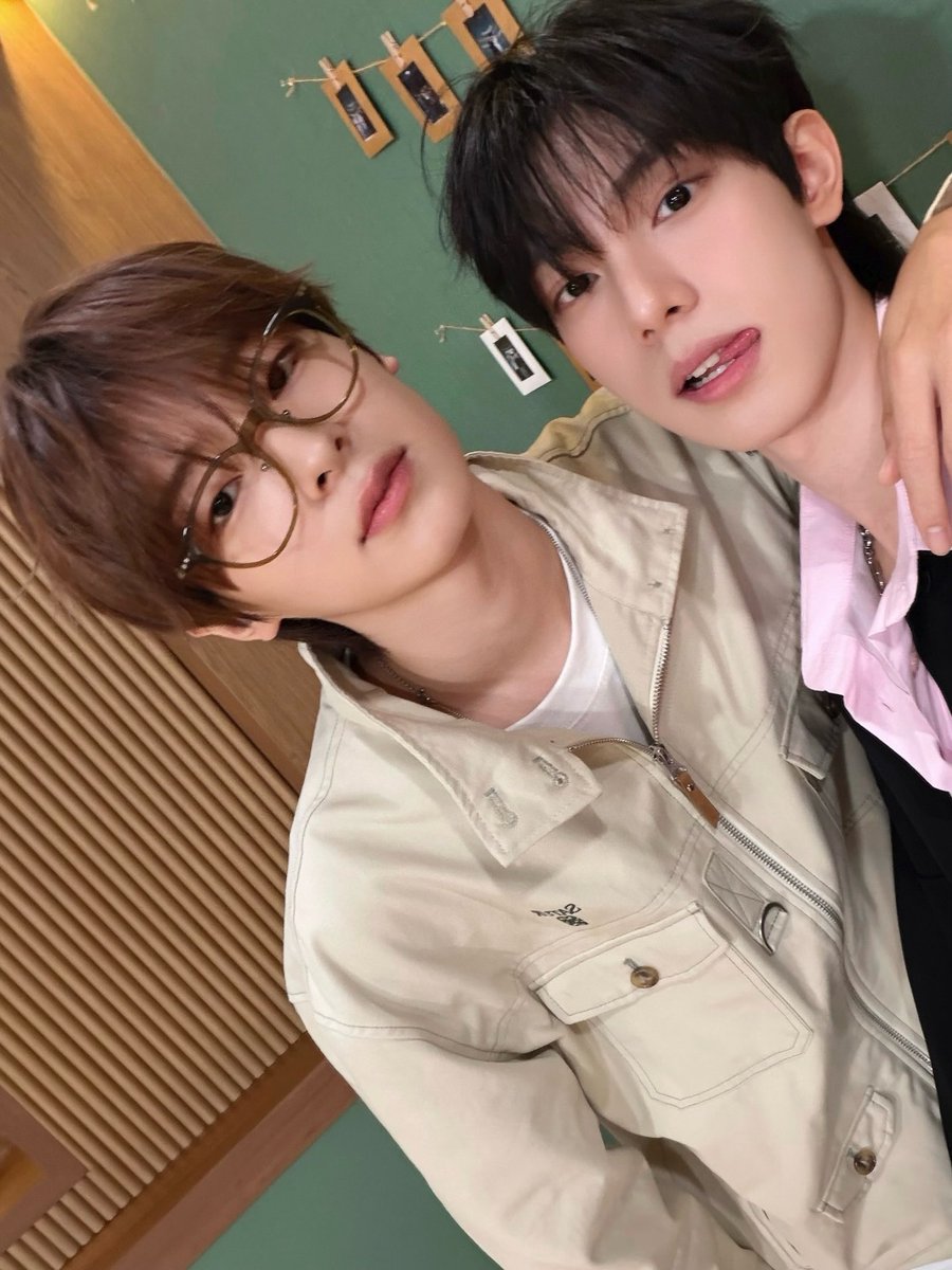 wofjw23's tweet photo. 같그룹 😭😭 https://t.co/8IKJNxoLGP