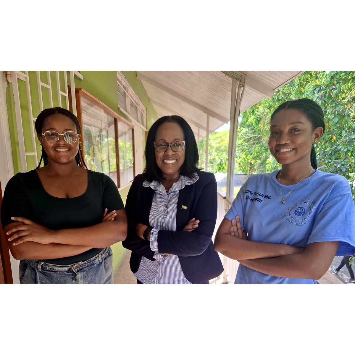 JaEmbBelgium's tweet photo. During Ambassador Mills’ recent duty travel to Jamaica, she held a meeting with the University of the West Indies Mona students who are participating in the Hague Inter-University Debate Competition (in French) in The Hague, Netherlands 🇳🇱 . https://t.co/zsjqIBxal4