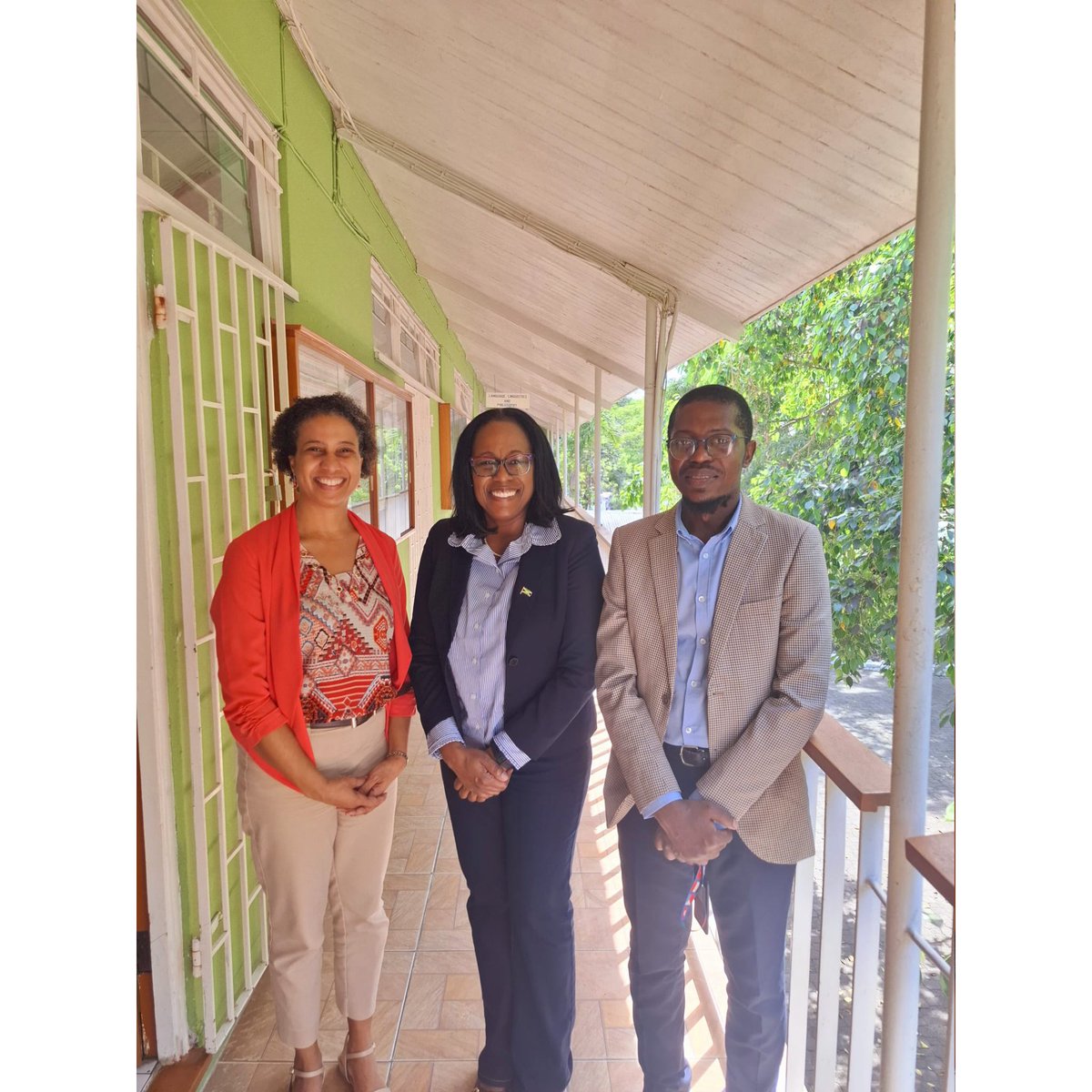 JaEmbBelgium's tweet photo. During Ambassador Mills’ recent duty travel to Jamaica, she held a meeting with the University of the West Indies Mona students who are participating in the Hague Inter-University Debate Competition (in French) in The Hague, Netherlands 🇳🇱 . https://t.co/zsjqIBxal4