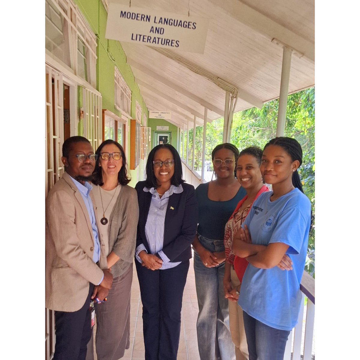 JaEmbBelgium's tweet photo. During Ambassador Mills’ recent duty travel to Jamaica, she held a meeting with the University of the West Indies Mona students who are participating in the Hague Inter-University Debate Competition (in French) in The Hague, Netherlands 🇳🇱 . https://t.co/zsjqIBxal4