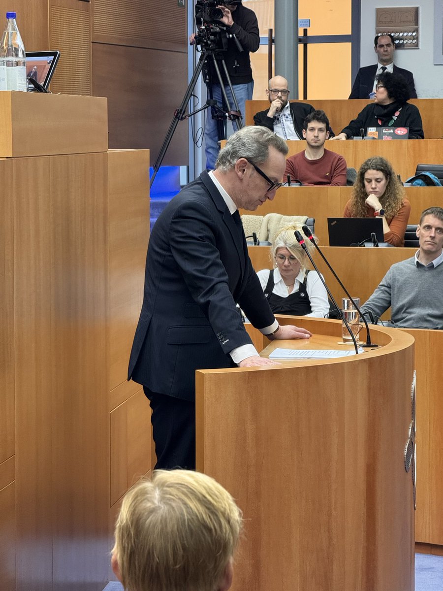 GeoffroyCoomans's tweet photo. Aujourd’hui, le @parlbruparl écoute la déclaration de politique générale du nouveau #BruGov, présentée par @BorisDillies 👌🏻

#MRbe #FierdetreLiberal #Bruxelles https://t.co/u7pgbUkgKC
