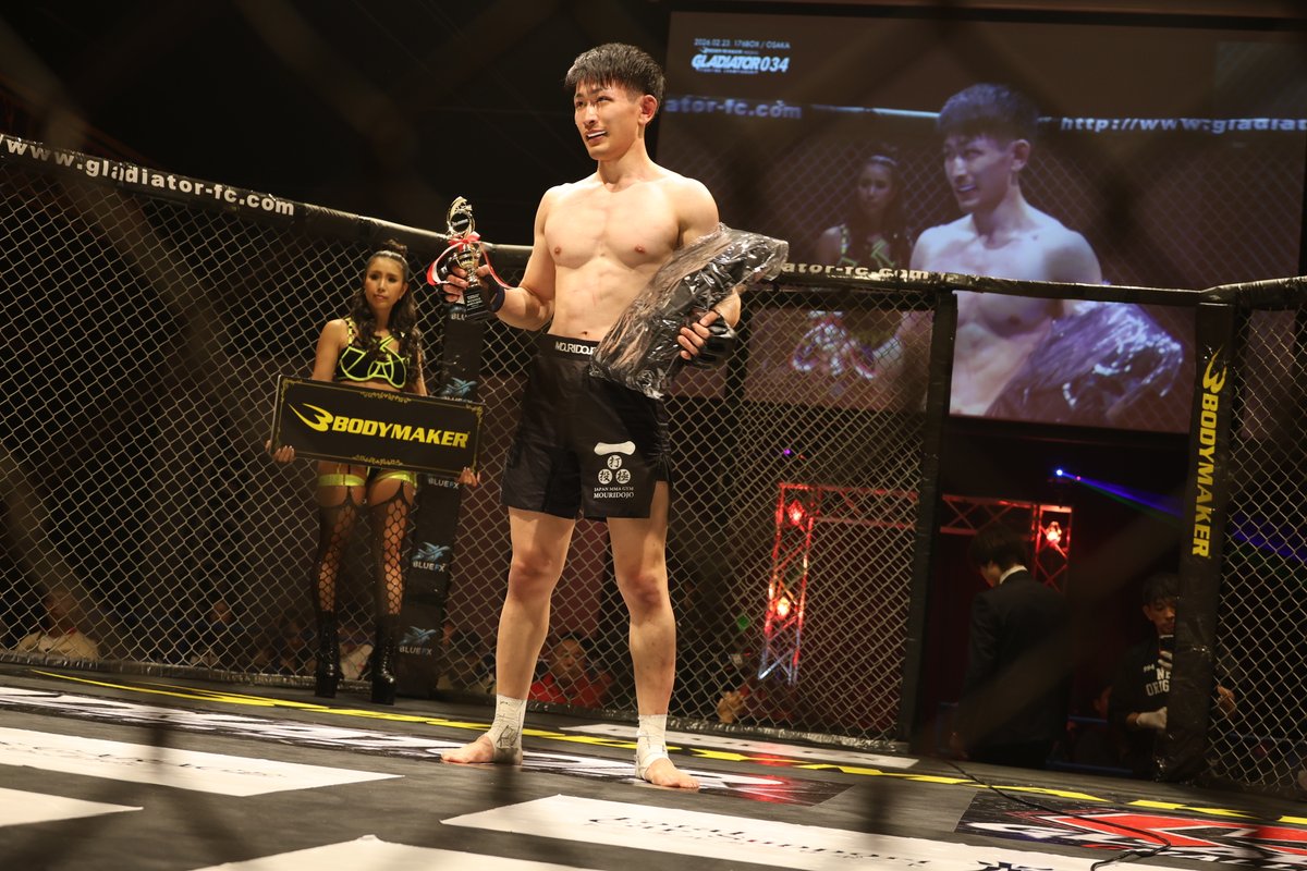 fightersspirits's tweet photo. 第5試合 GLADIATORフェザー級 5分2R
×田中惇平（SMOKER GYM）
〇畑村悟史（毛利道場）

#格闘技 #格闘技大会 #総合格闘技 #総合格闘技大会 #MMA #MMA大会 #GLADIATOR #グラジエーター #GLADIATOR34 #GLADIATOR_34 #GLADIATOR034inOSAKA #GLADIATOR_034_in_OSAKA #グラジエーター34 #BEBET #BODYMAKER #THE1TV