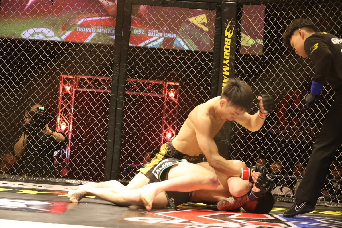 fightersspirits's tweet photo. 第7試合 GLADIATORフライ級 5分2R
〇谷口隆元（総合格闘技DOUBLE）
×石田聖人（毛利道場）

#格闘技 #格闘技大会 #総合格闘技 #総合格闘技大会 #MMA #MMA大会 #GLADIATOR #グラジエーター #GLADIATOR34 #GLADIATOR_34 #GLADIATOR034inOSAKA #GLADIATOR_034_in_OSAKA #グラジエーター34 #BEBET #BODYMAKER #THE1TV