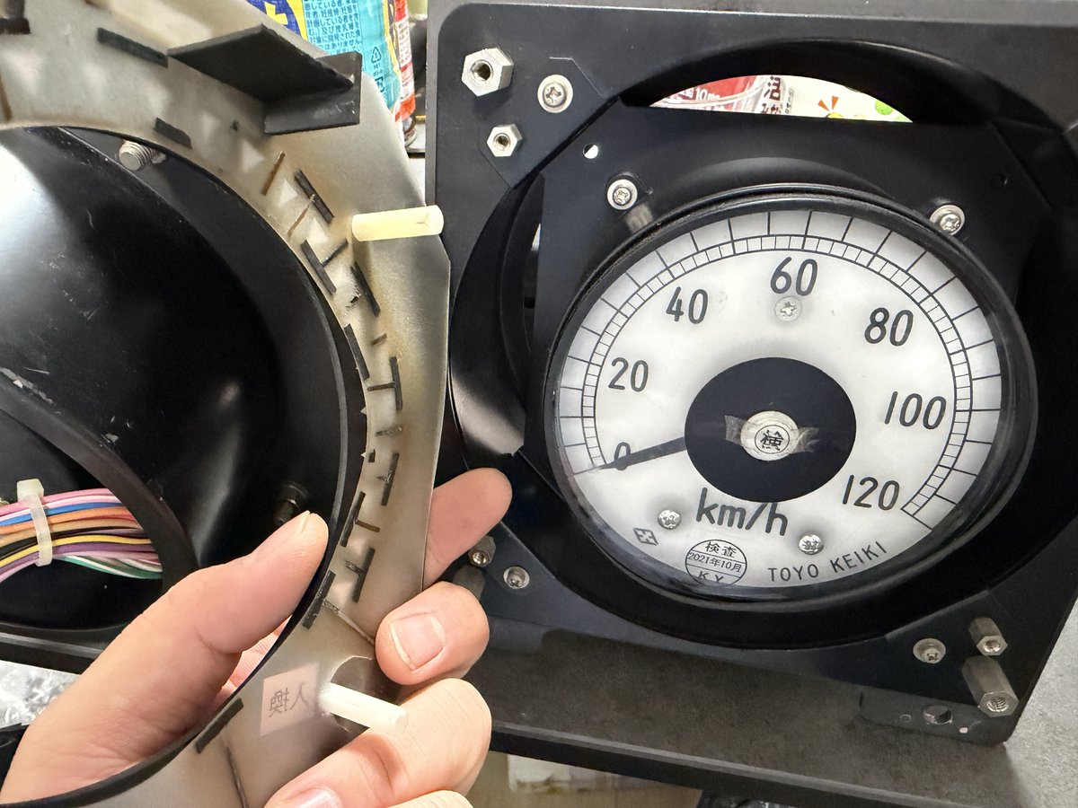 当然だけど速度計も中身はもぬけの殻