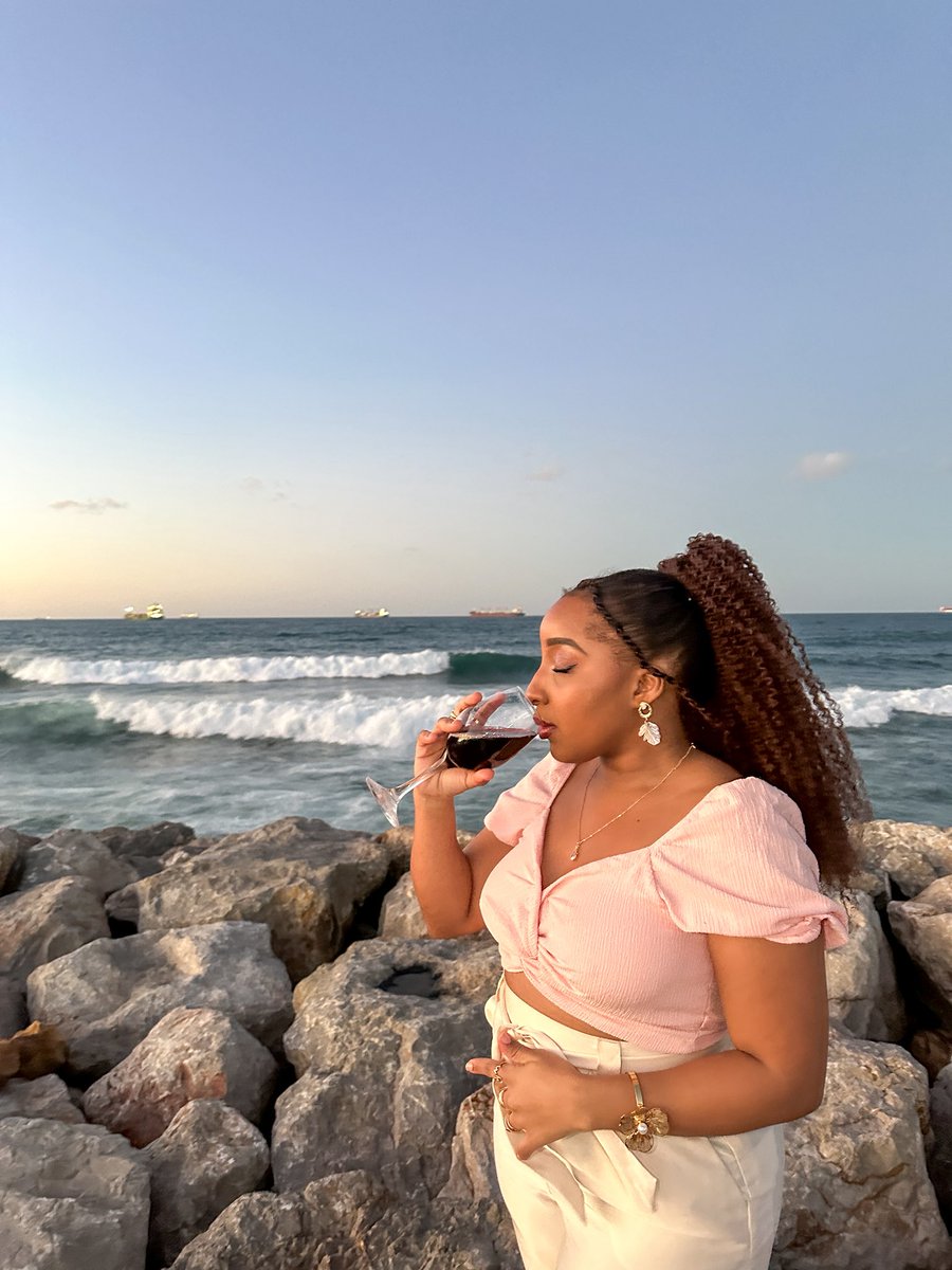 KombePretty's tweet photo. Birthday girl!🥂♥️ https://t.co/29mr7qsvMg