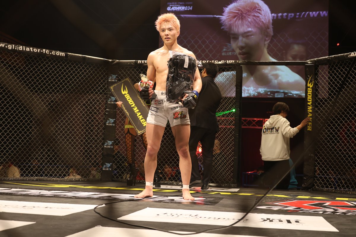 fightersspirits's tweet photo. 第13試合 GLADIATORフェザー級 5分2R
×原田康平（SMOKER GYM）
〇谷川渉（BURST）

#格闘技 #格闘技大会 #総合格闘技 #総合格闘技大会 #MMA #MMA大会 #GLADIATOR #グラジエーター #GLADIATOR34 #GLADIATOR_34 #GLADIATOR034inOSAKA #GLADIATOR_034_in_OSAKA #グラジエーター34 #BEBET #BODYMAKER #THE1TV