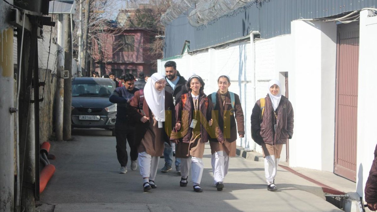 UNI_Photos's tweet photo. In Photos | Classes IX–XII reopen across Kashmir after the winter break, with schools buzzing as students return.
📸: Shah Junaid / UNI
#Kashmir | #WinterBreak | #SchoolReopens | #JammuAndKashmir | #UNI https://t.co/sHJ3RwAU9N