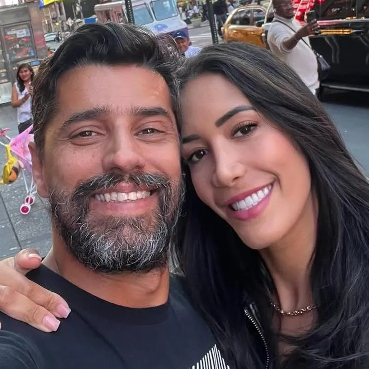 poptime's tweet photo. Em entrevista para o Globo publicada no dia 19 de janeiro, a esposa de Cowboy afirma que ele entrou no BBB26 com o intuito de limpar a imagem deixada de vilão:

"Não chegamos a ter conversa sobre o prêmio [...] A grande preocupação dele era que ele saiu do BBB 7 odiado pelo público e sempre teve esse senso de injustiça"