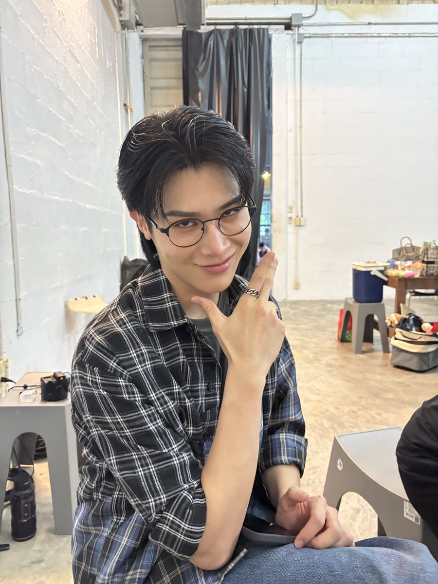 Look at him, he’s adorable. How is Kelvin scary?

YESTERDAY THE TRUTH
#YesterdayEP4