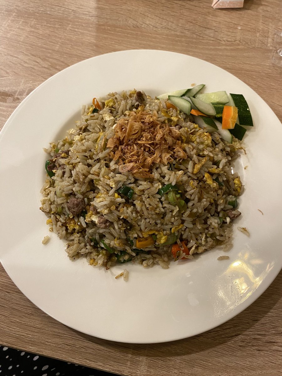 Nih rekomendasi menu solaria, nasi goreng cabe ijo, bisa yang sapi/bebek sama enaknya✨