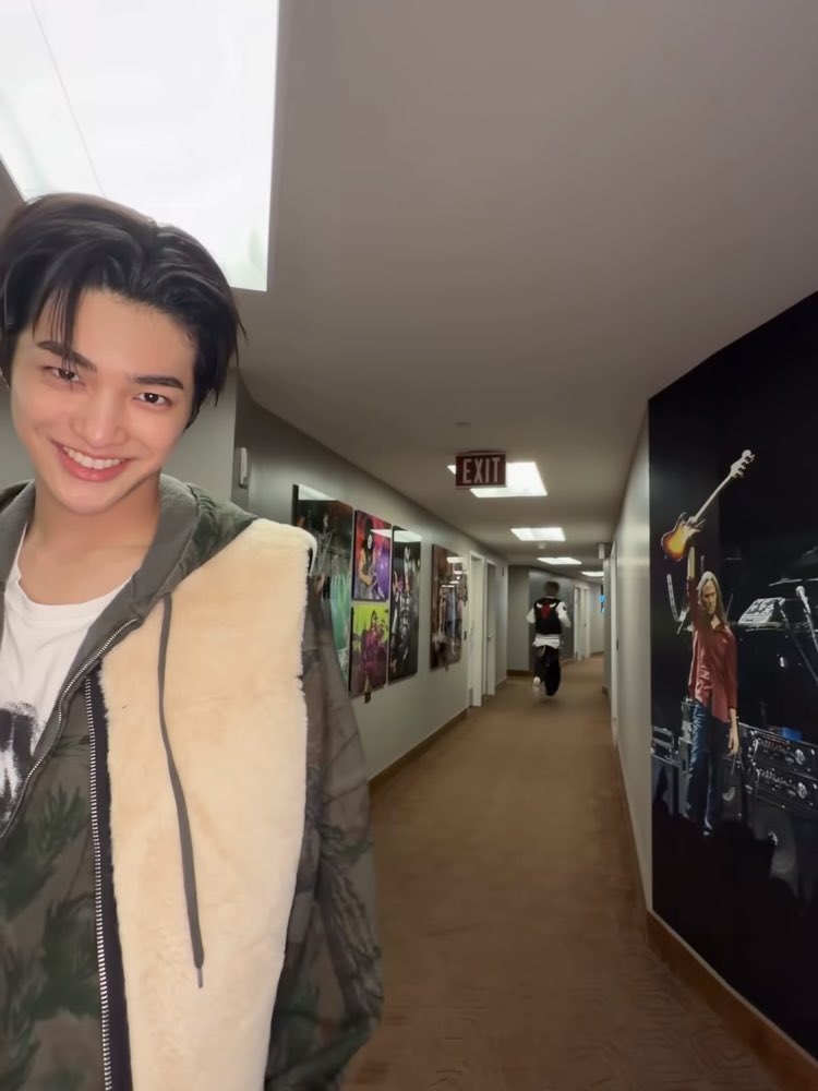 ineeditumm's tweet image. 공포영화도 어니고 씹
틴 ㅈㄴ 달려서 코너 돌았는데 눈앞에 안거노 저 사악미소표정 그대로 이미 서있을 것 같음