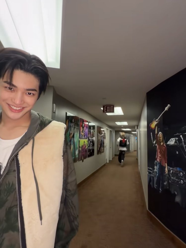 ineeditumm's tweet image. 공포영화도 어니고 씹
틴 ㅈㄴ 달려서 코너 돌았는데 눈앞에 안거노 저 사악미소표정 그대로 이미 서있을 것 같음