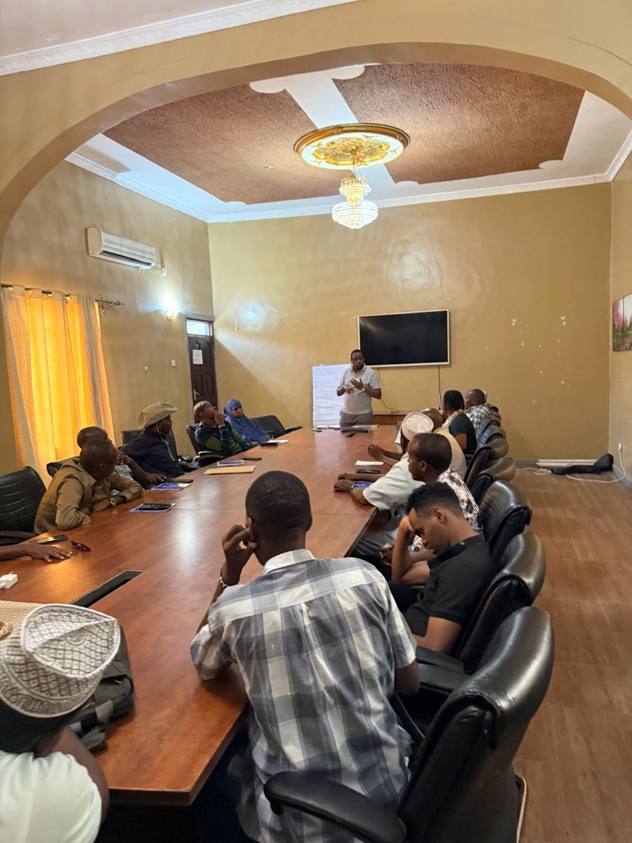 MUHURIkenya's tweet photo. Last week on 20 and 21 February, we pitched tents in Garissa. Led by our Executive Director Kassim Wallid, we gathered religious leaders from across the faith spectrum under our Together for Freedom of Religious Belief (#ToForb) program. The room brought together leaders 
1/ https://t.co/uPwOf8Q94v