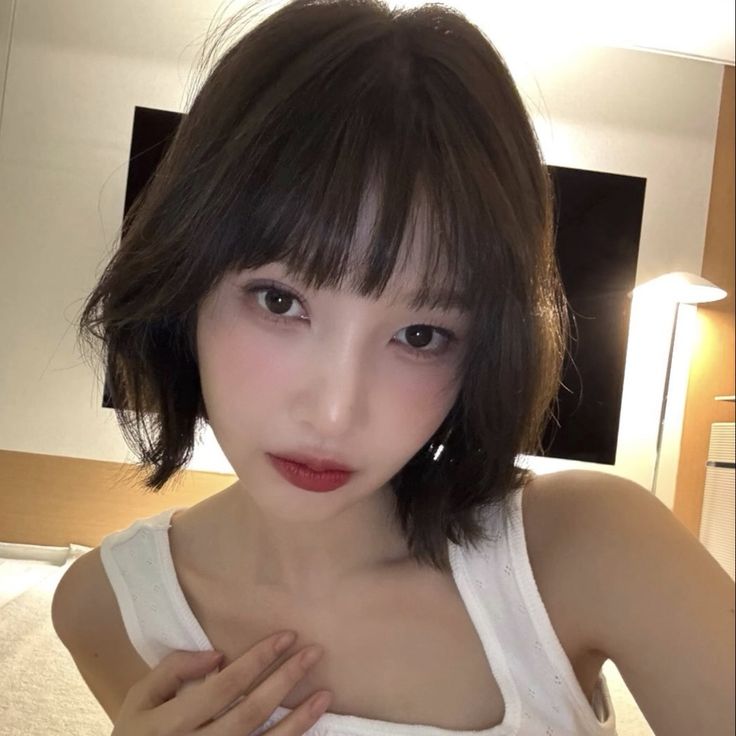 ⠀
⠀
WhatsApp - Babe. ❤‍🔥

: Babe, sushinya udah sampai. 
: Terima kasih, sayang. Kamu jangan lupa makan malam juga ya. 
: 📷
: Kangen. ☹️

Kirim. 
⠀
⠀