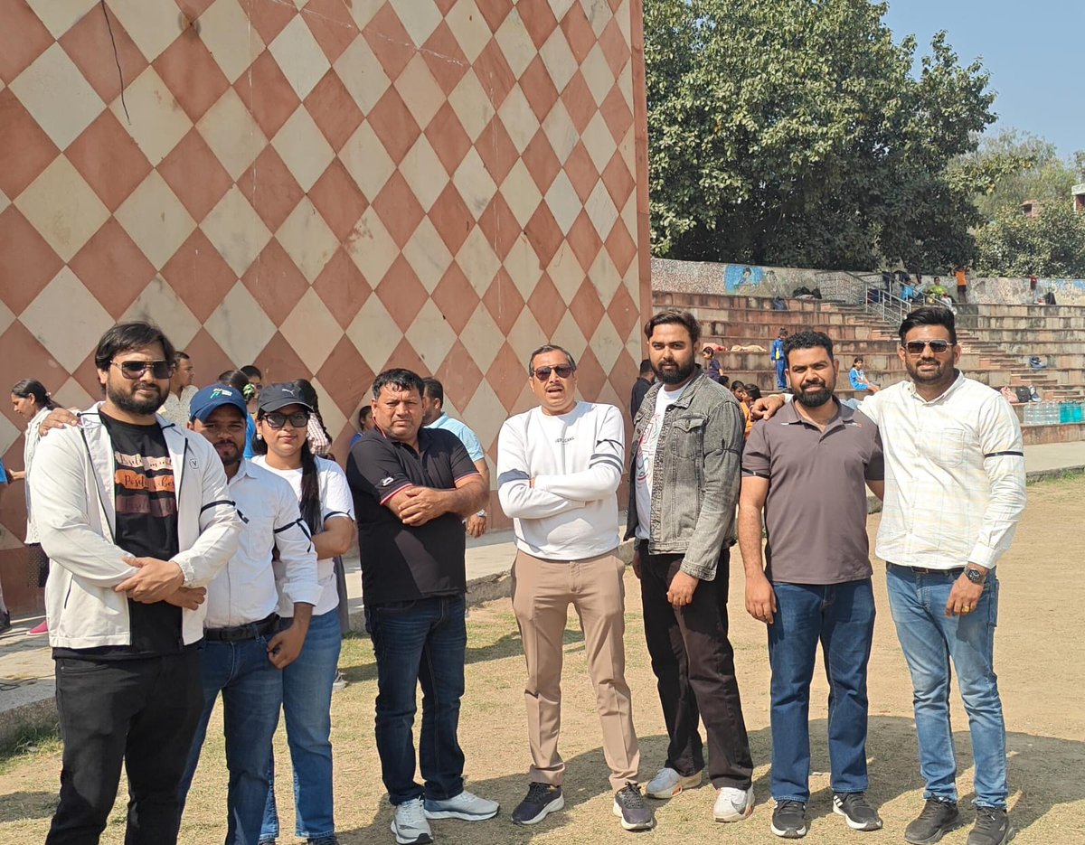 ADPSS_official's tweet photo. Teachers all over Delhi, worked by typing black strip on their arms, showing their discontentment over TET Compulsion for before 2011 appointees.
#ADPSSAgainstTETCompulsion
#JusticeForTeachers https://t.co/ZLYEtrgLnf