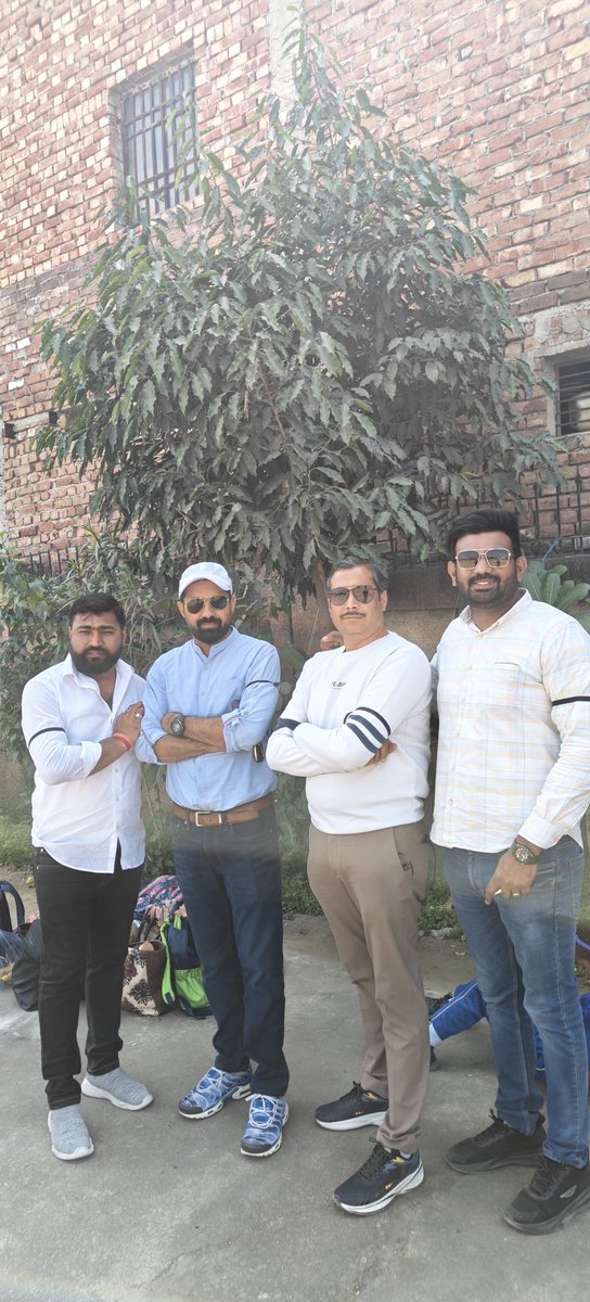 ADPSS_official's tweet photo. Teachers all over Delhi, worked by typing black strip on their arms, showing their discontentment over TET Compulsion for before 2011 appointees.
#ADPSSAgainstTETCompulsion
#JusticeForTeachers https://t.co/ZLYEtrgLnf