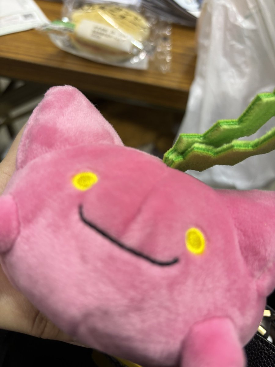 コミティア、横が百合作家だったんだけど爆発寸前のセルに近付きつつあるメタボOLワイがハグに飢えているひまじんを抱擁したため絵面の悪い百合を至近距離で浴びせてしまうなどしていた