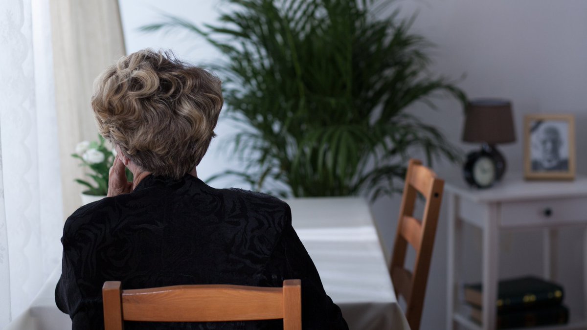 TryggareSverige's tweet photo. Den oberoende tankesmedjan Stiftelsen Tryggare Sverige bjuder in till debattkväll nr 145 på Pressklubben i Stockholm den 2 mars på temat Nätbedrägerier mot äldre. https://t.co/v2O3iuLcgP https://t.co/zYU7j1Z2fO