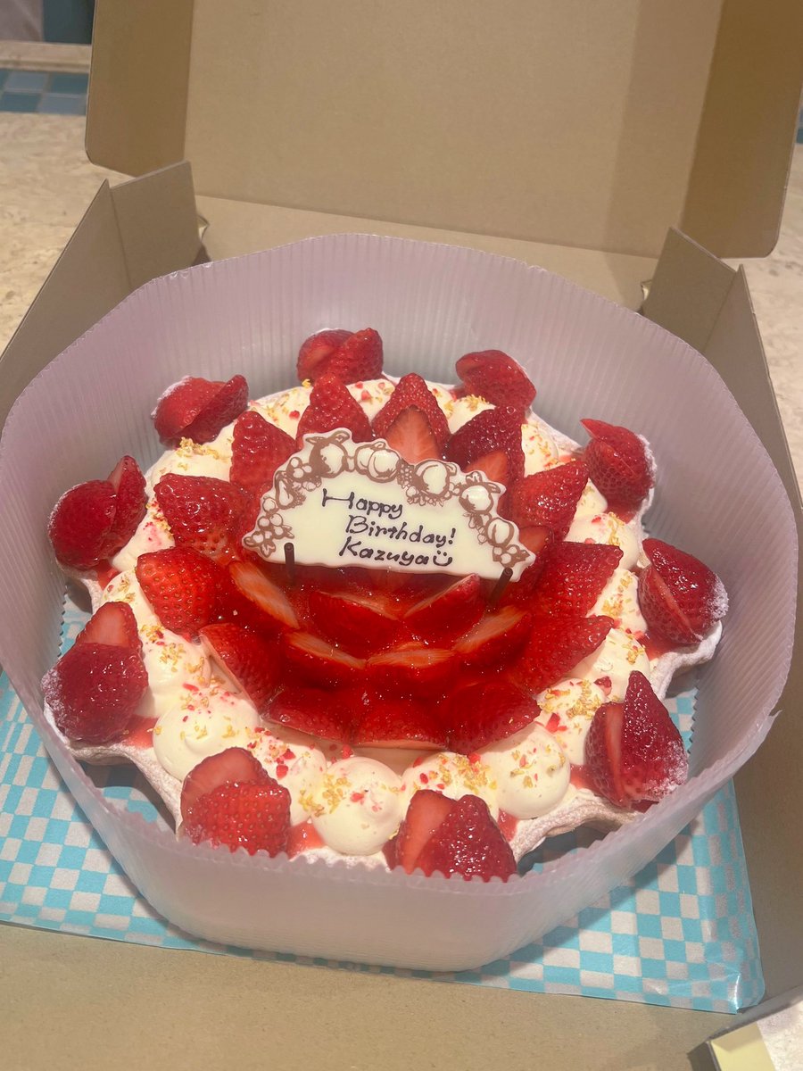 _mon223's tweet photo. 今年のケーキはキルフェボン- ̗̀ 🎂  ̖́-
#亀梨和也生誕祭2026
#KKBD2026 https://t.co/Ulgx7BbGYq