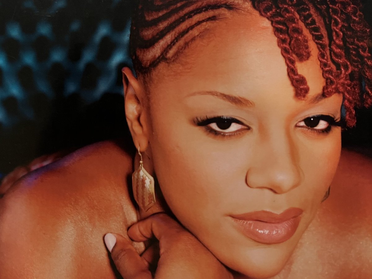 Eshesmiles's tweet image. Felt like throwing it back to my 30s for a minute. #ThrowbackPic ✨