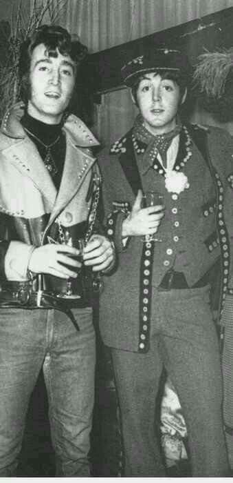paulsbootyy's tweet photo. Aw John as Elvis and Paul as https://t.co/6KPJYqUZne