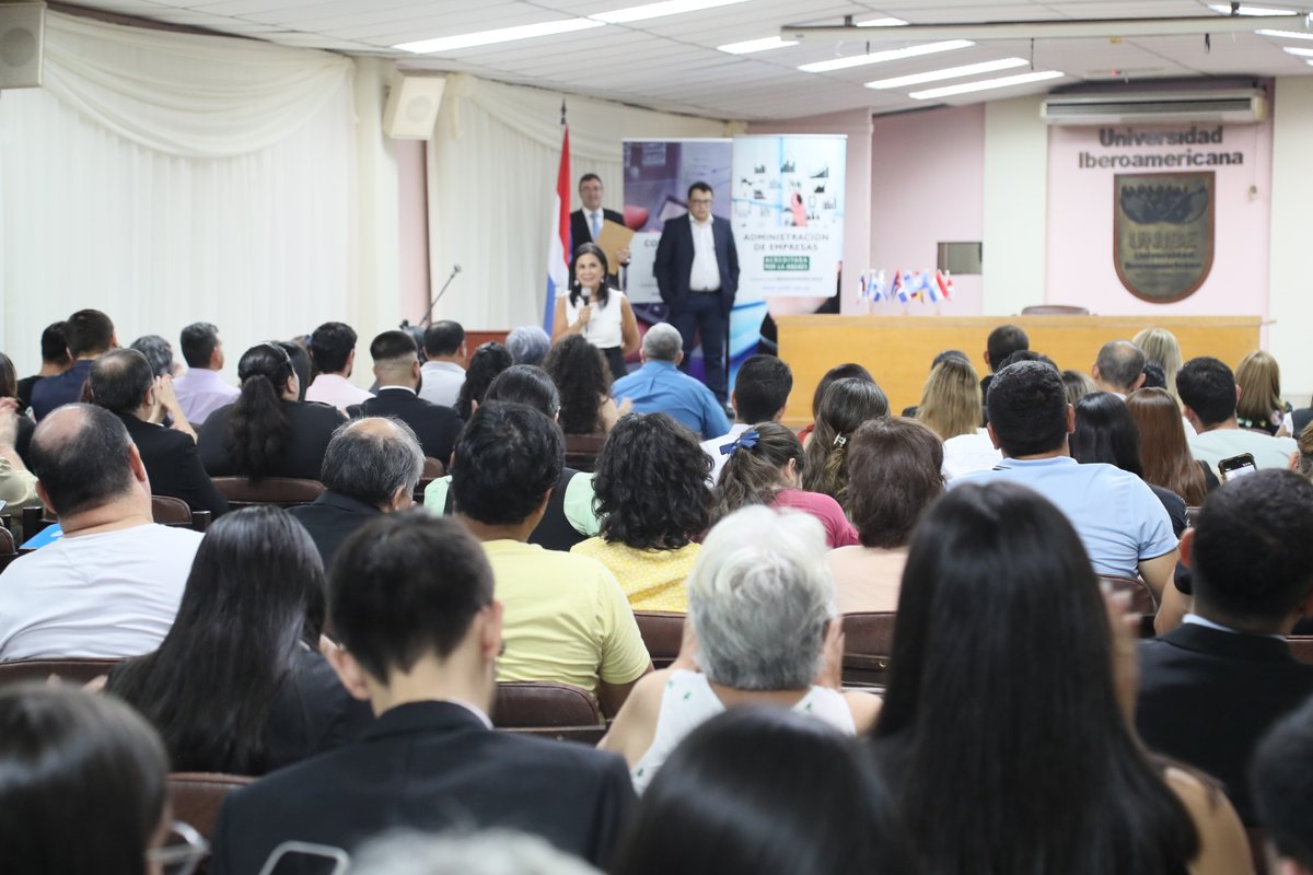 unibepy's tweet image. 🎓✨Rememoramos los momentos más emocionantes de la reciente firma de títulos en nuestra Sede Asunción. Ver cada firma es ver años de dedicación, noches de estudio y el inicio de un nuevo capítulo profesional.🏛️❤️
¡Felicidades a los nuevos profesionales!
#UnibePy  #OrgulloUNIBE