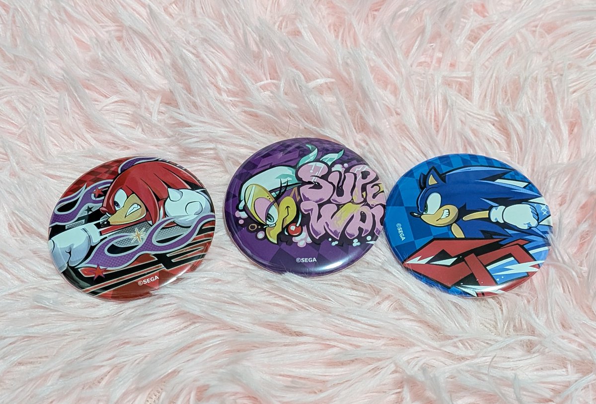 この間エディオンに行った時にソニックレーシングCWの缶バッジが残り3