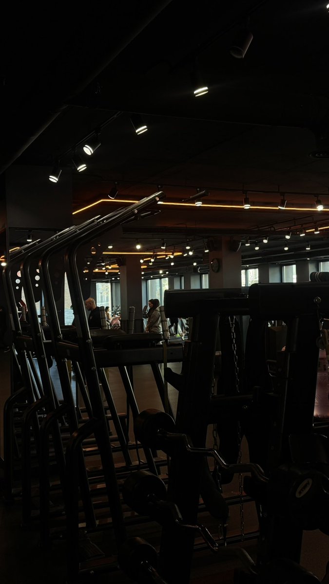 YourShadow tweet media