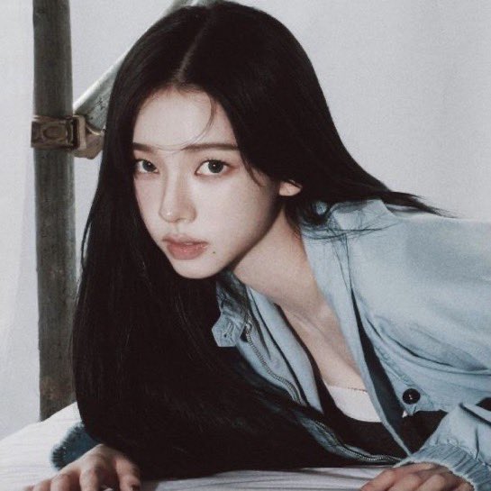 하……..카리나 얼굴 그만 봐여하는데 한번 보면 못멈추는데…….좋아서 토나오는 얼굴