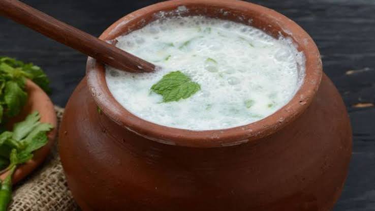 Healthyeats793's tweet image. #Buttermilk is rich in calcium, potassium, Vit  B12, #vitamin E, folic acid. It a natural probiotic diet because friendly bacteria for the intestines &amp;amp; body are found in abundance.  Whey  proteins present in buttermilk help to  increase the formation of IgA.
#health  #Ayurveda