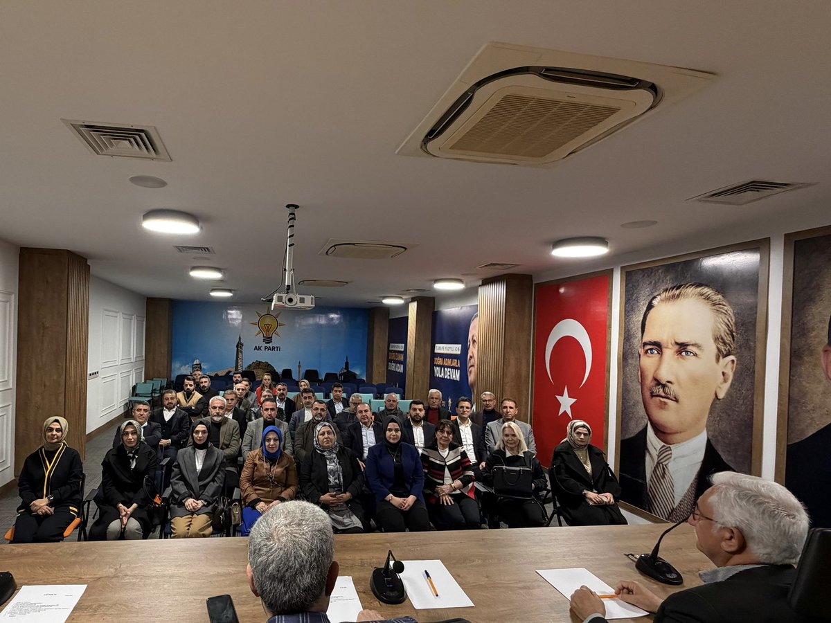 📍 AK Parti Diyarbakır İl Başkanlığı

Haftalık Olağan İl Yönetim Kurulu Toplantımızı gerçekleştirdik.

Genel ve yerel gündemi değerlendirerek, Ramazan ayı vesilesiyle devam eden çalışmalarımızı ve önümüzdeki döneme dair planlamalarımızı istişare ettik.

Toplantımızın hayırlara